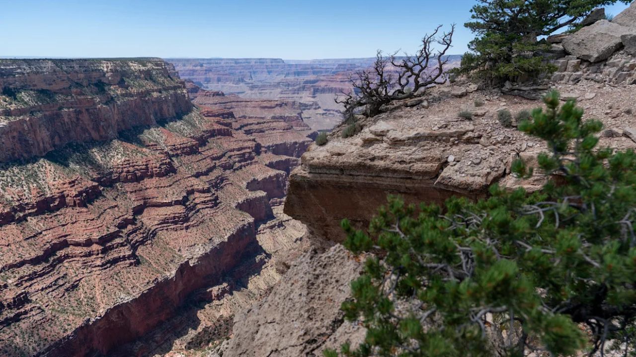 18-Year-Old Dies After Suffering Heat-Related Illness During Grand Canyon Hike, Officials Say