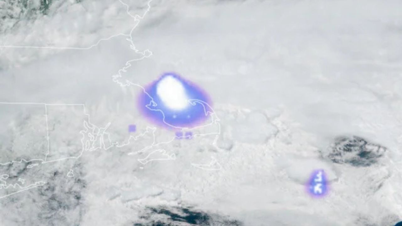 Massive Meteor Explodes Over Massachusetts, Triggering Boom Heard Across Multiple States